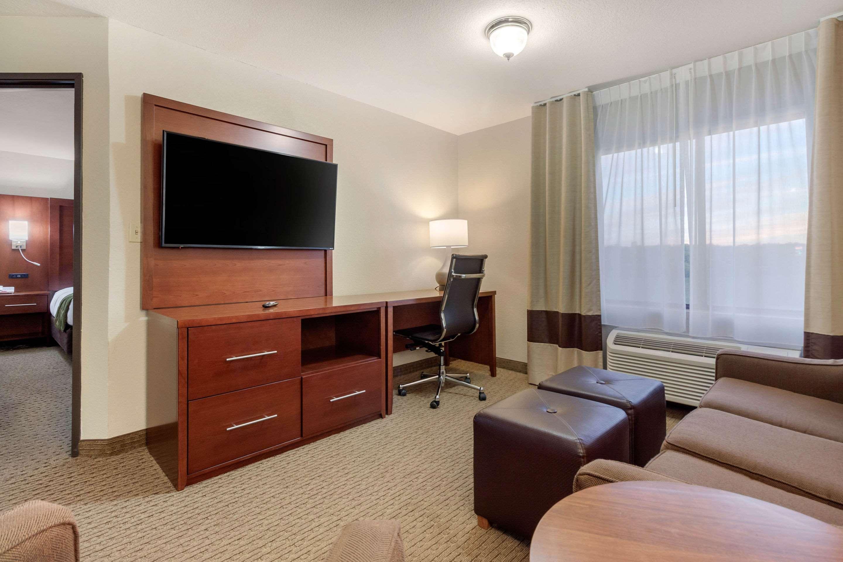 Comfort Suites Omaha East-Каунсил-Блафс Экстерьер фото