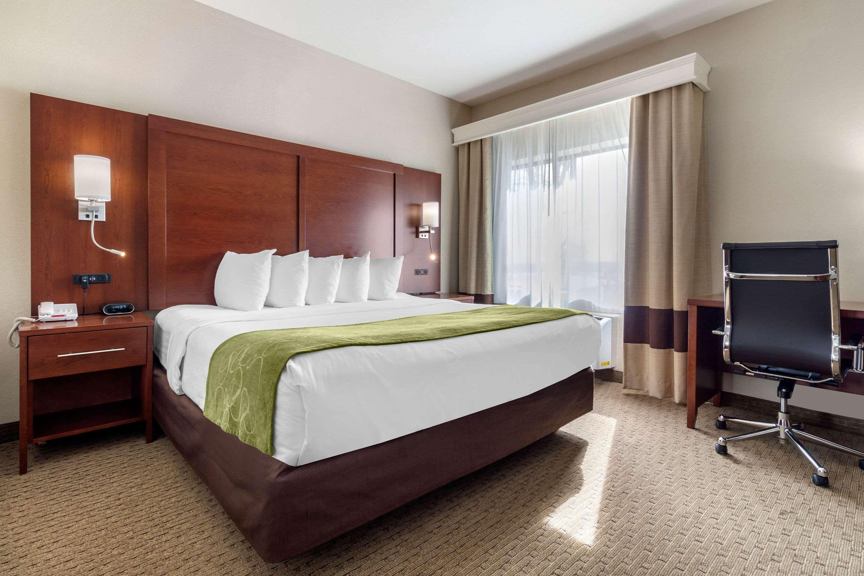 Comfort Suites Omaha East-Каунсил-Блафс Экстерьер фото