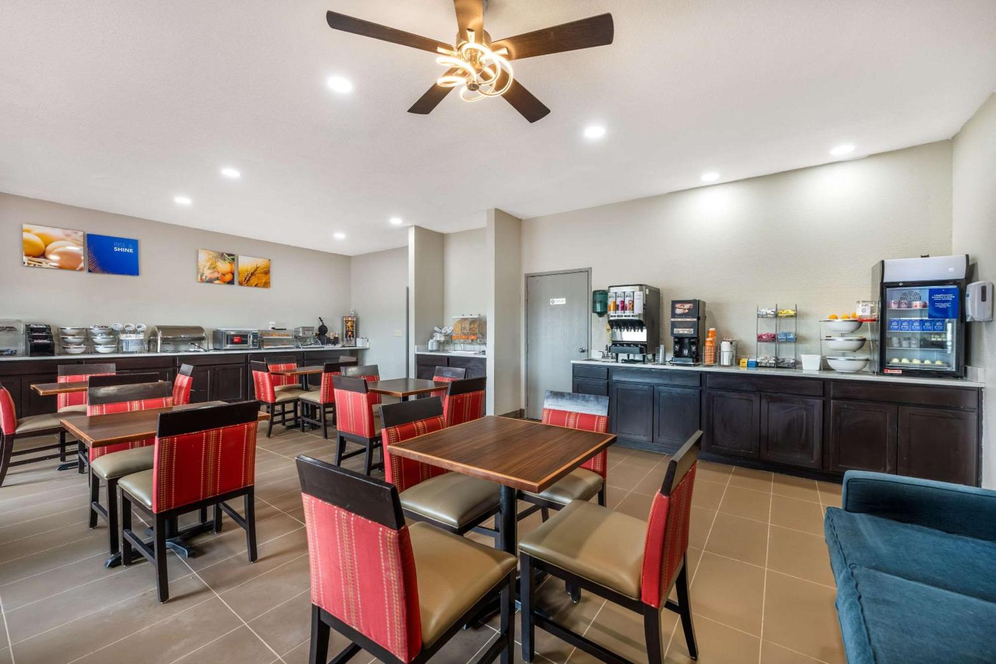 Comfort Suites Omaha East-Каунсил-Блафс Экстерьер фото