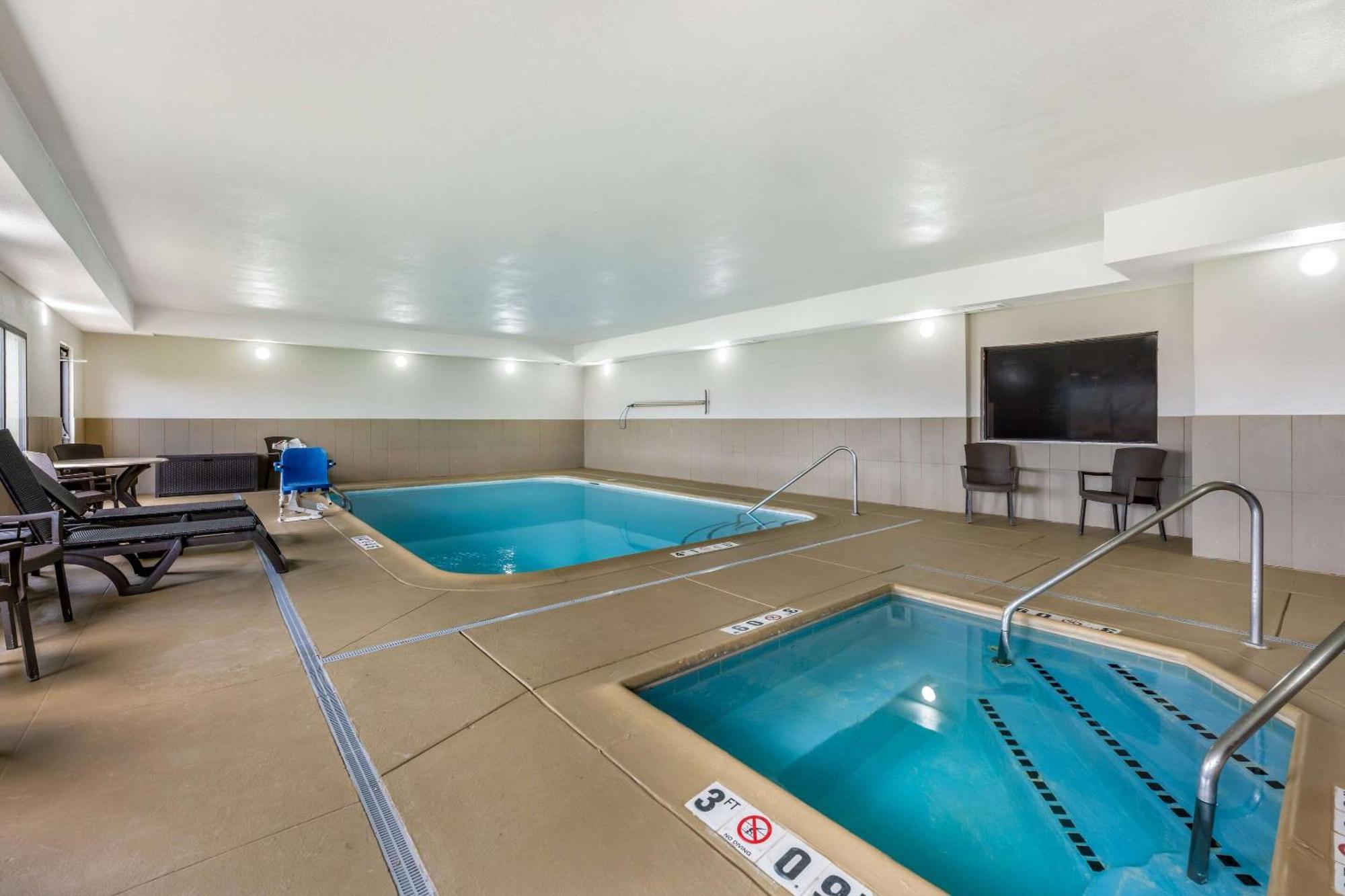 Comfort Suites Omaha East-Каунсил-Блафс Экстерьер фото