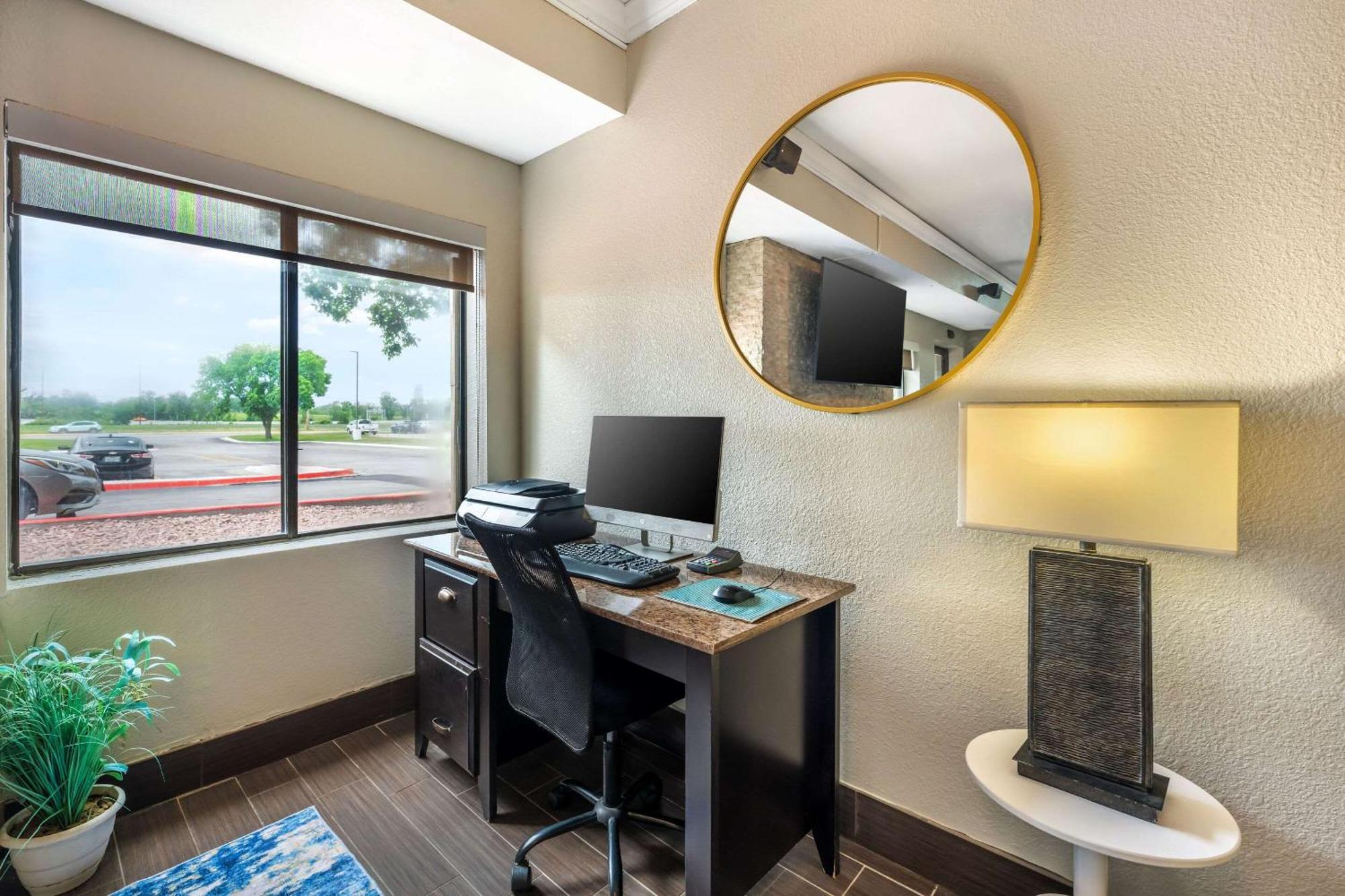Comfort Suites Omaha East-Каунсил-Блафс Экстерьер фото