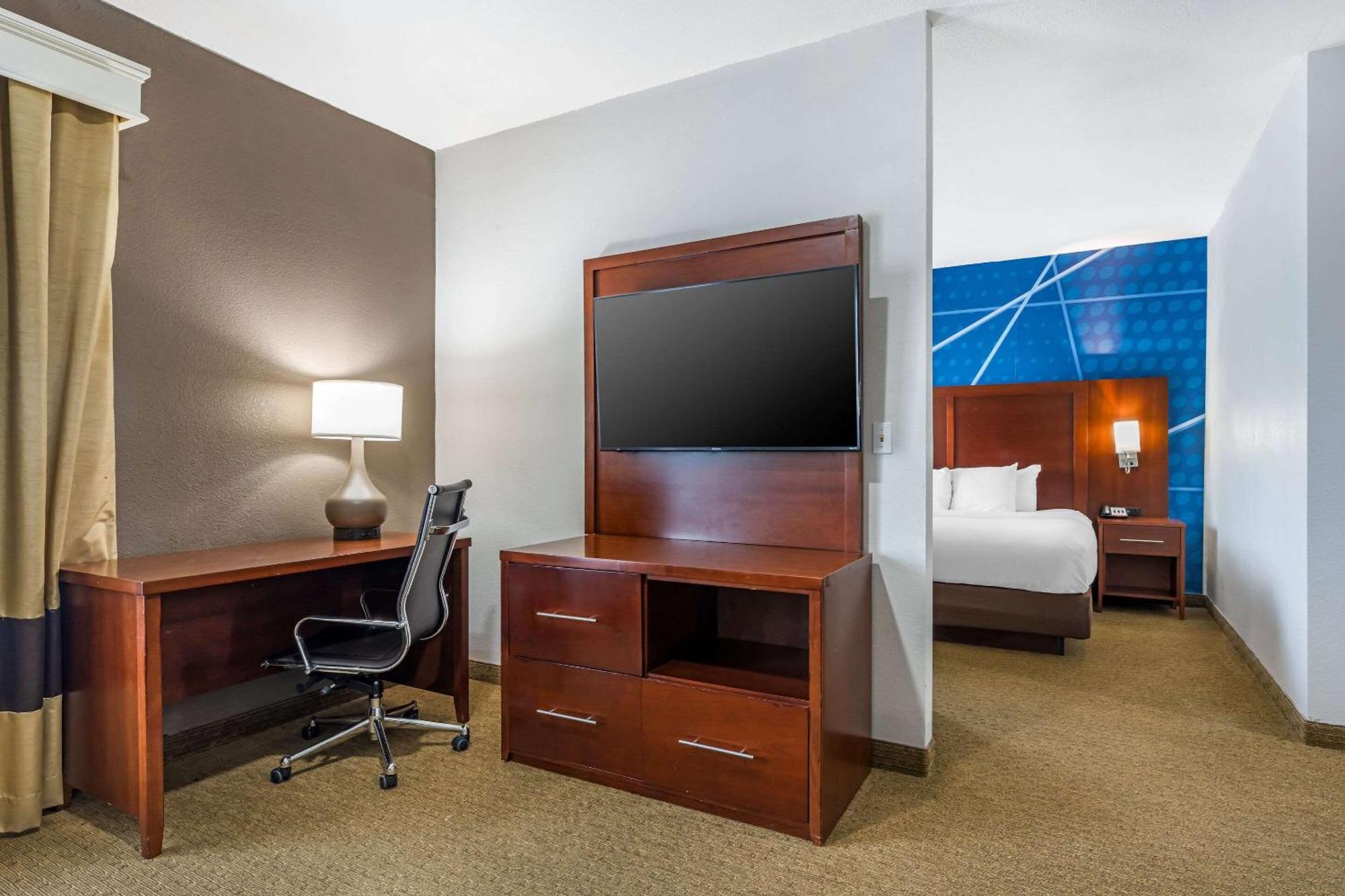 Comfort Suites Omaha East-Каунсил-Блафс Экстерьер фото
