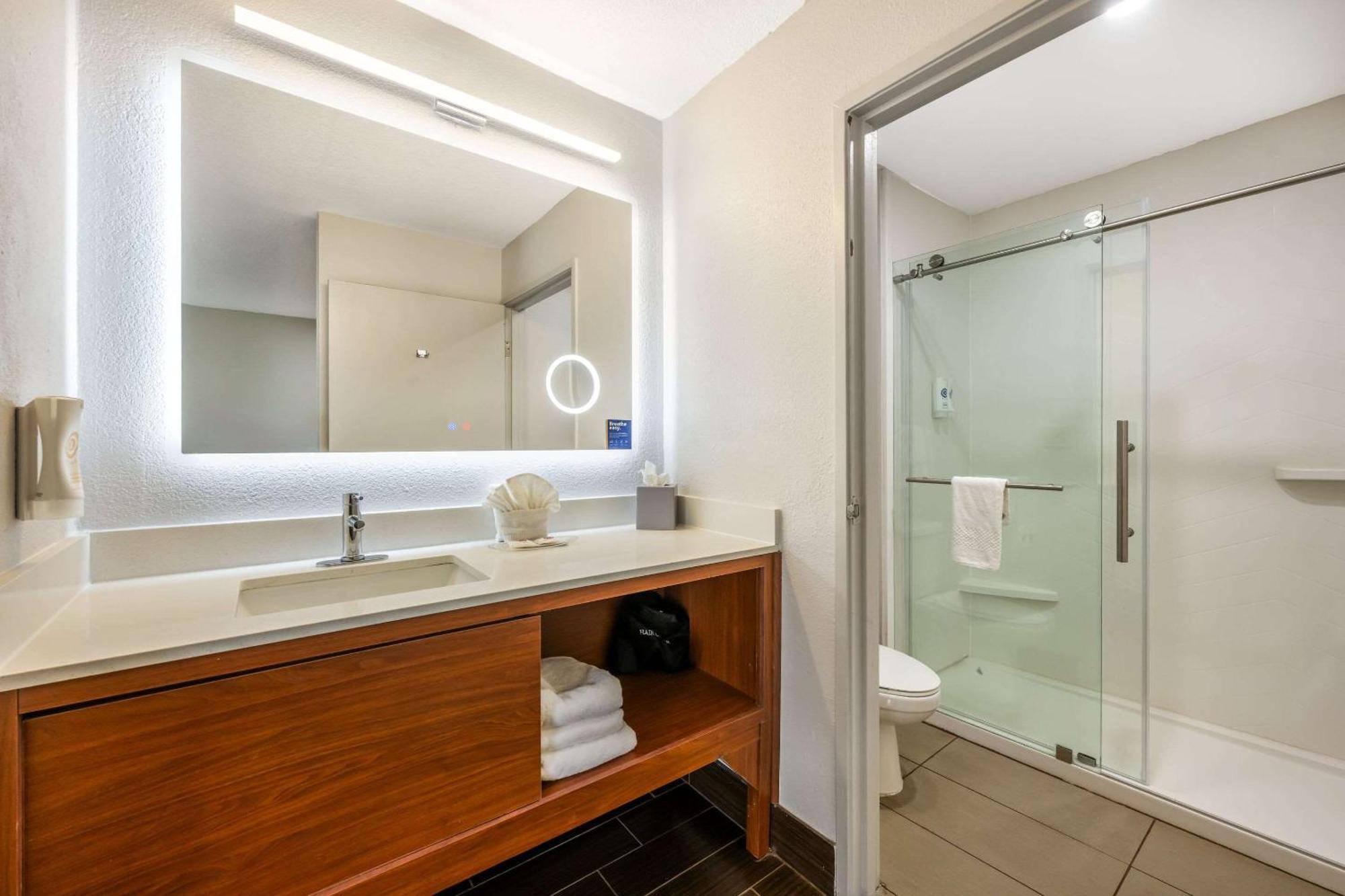 Comfort Suites Omaha East-Каунсил-Блафс Экстерьер фото