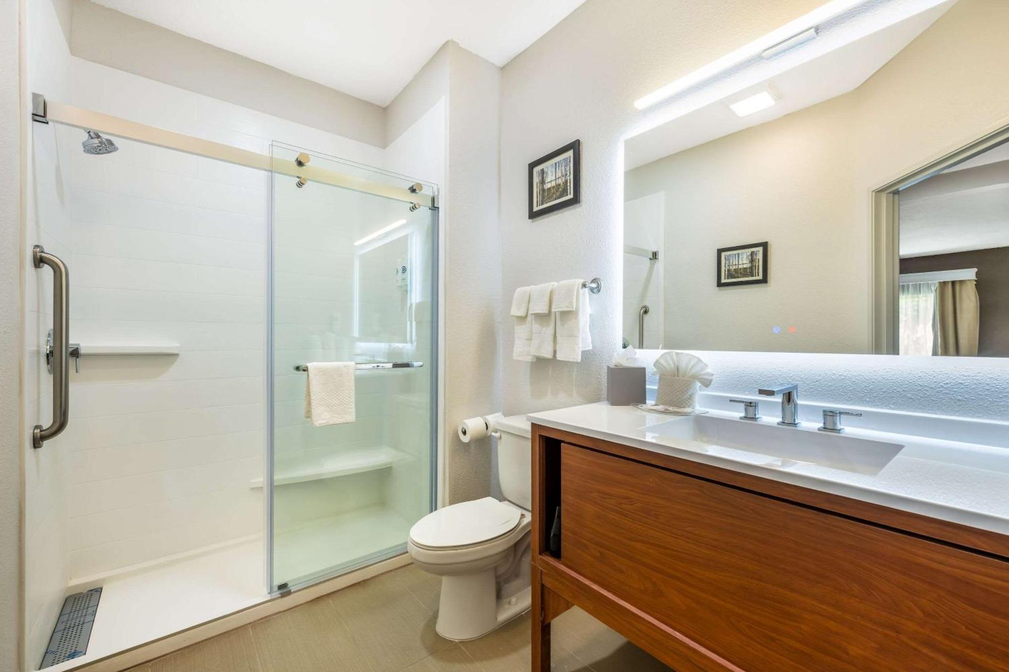 Comfort Suites Omaha East-Каунсил-Блафс Экстерьер фото