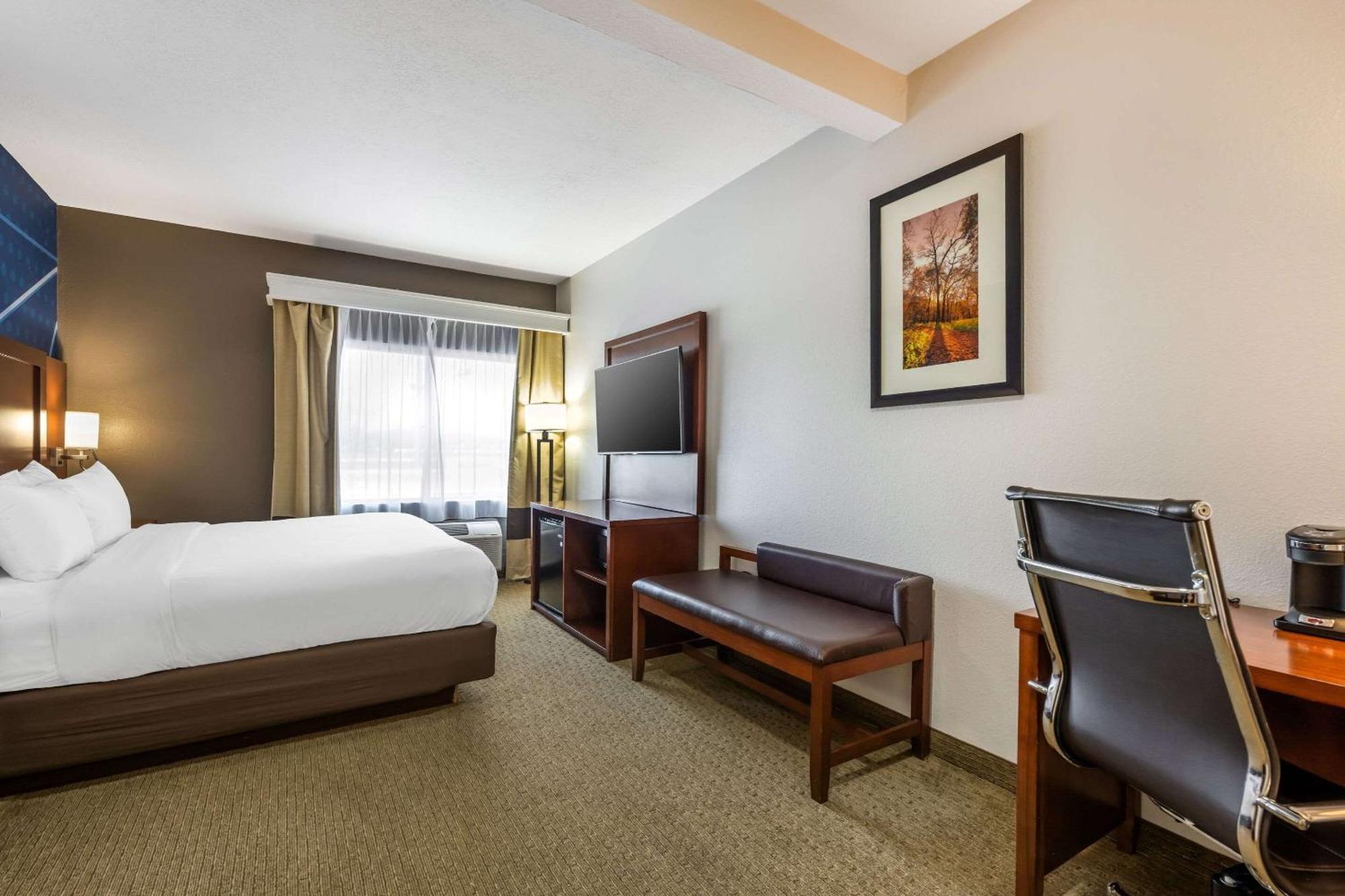 Comfort Suites Omaha East-Каунсил-Блафс Экстерьер фото