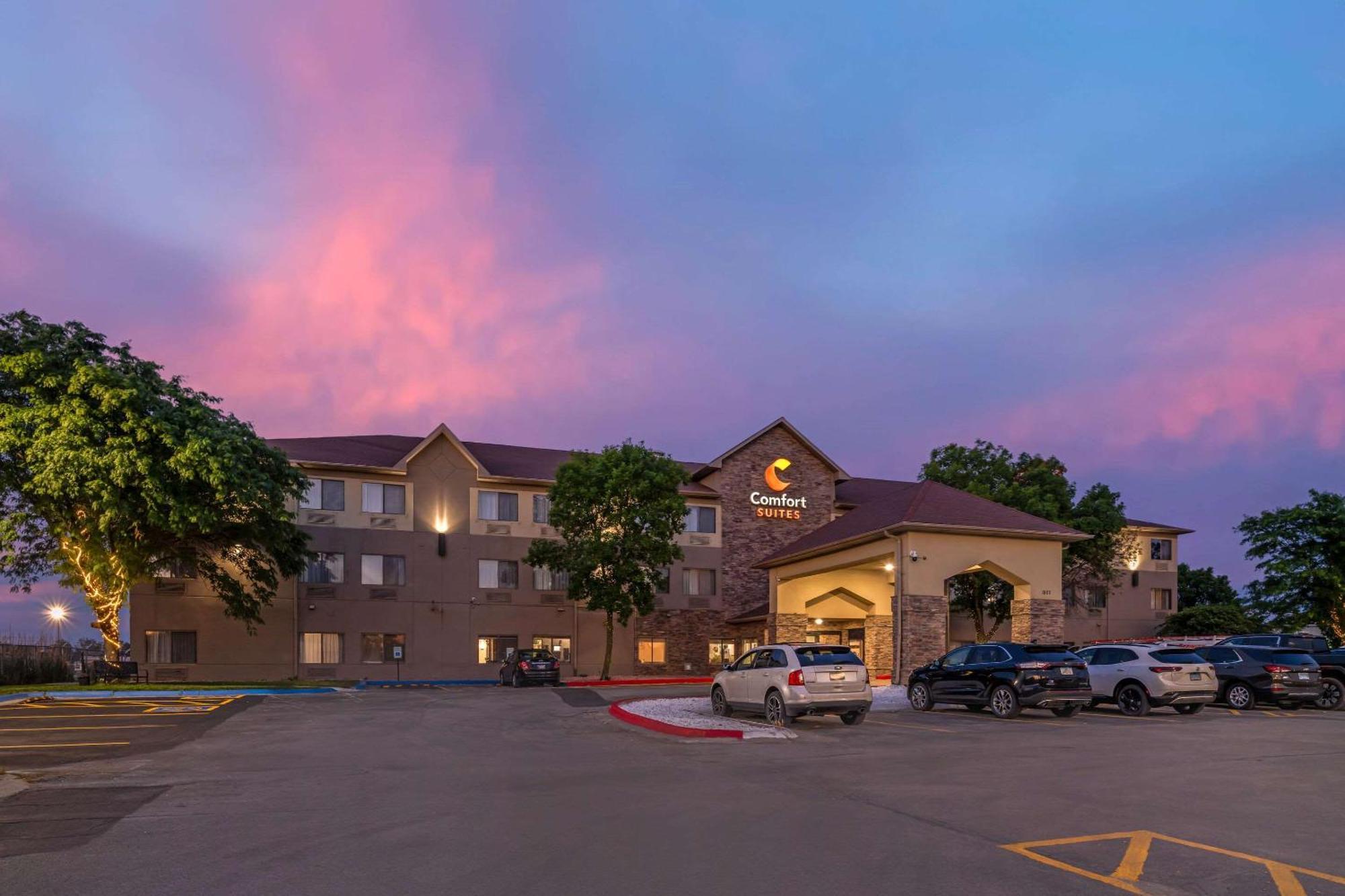 Comfort Suites Omaha East-Каунсил-Блафс Экстерьер фото