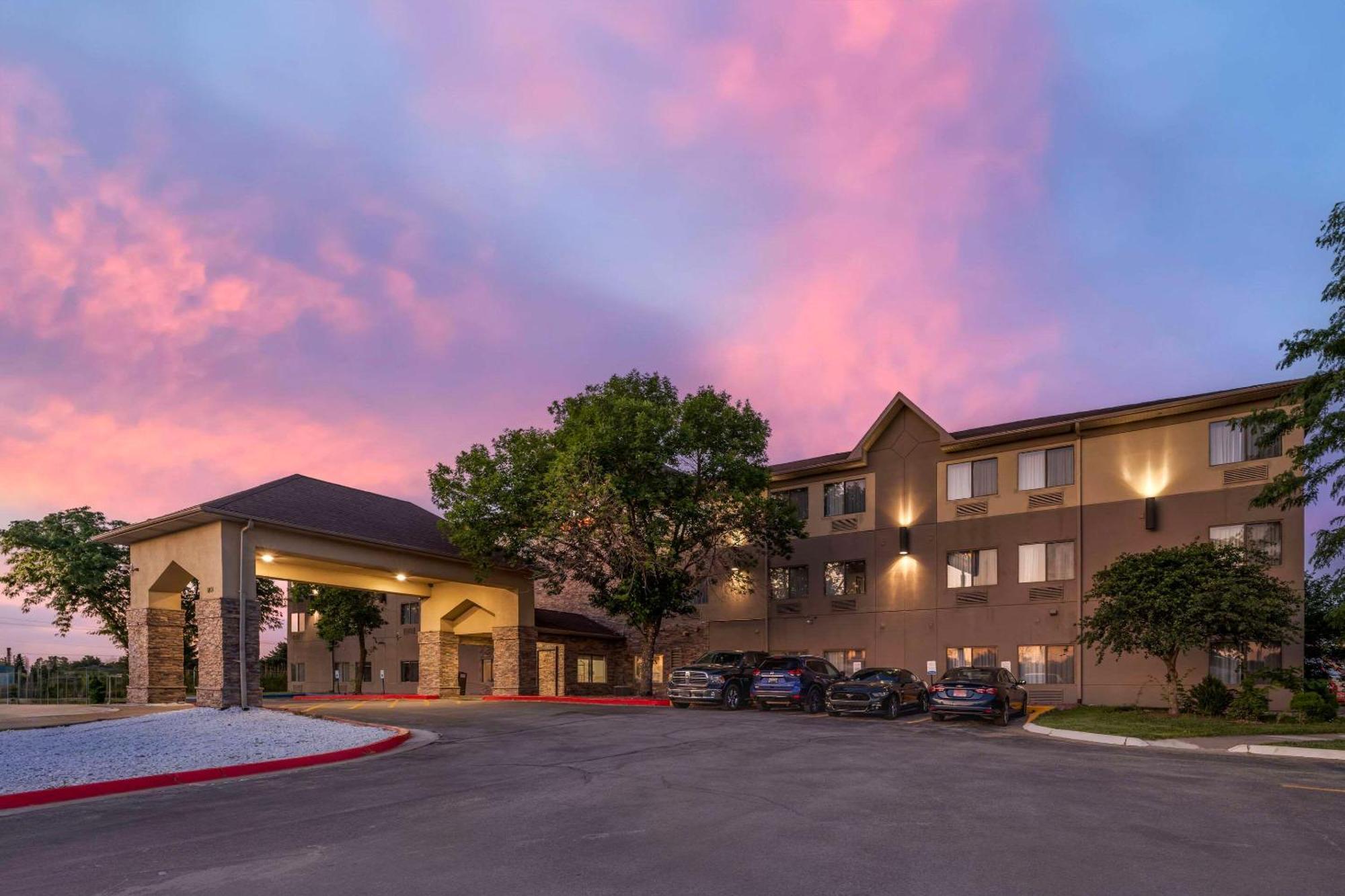 Comfort Suites Omaha East-Каунсил-Блафс Экстерьер фото
