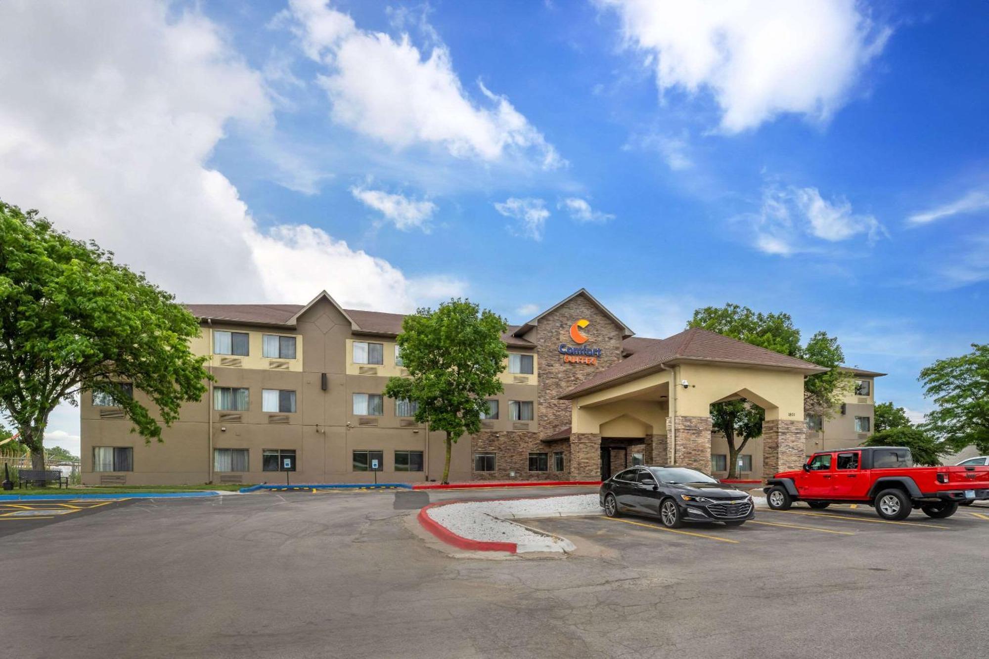 Comfort Suites Omaha East-Каунсил-Блафс Экстерьер фото